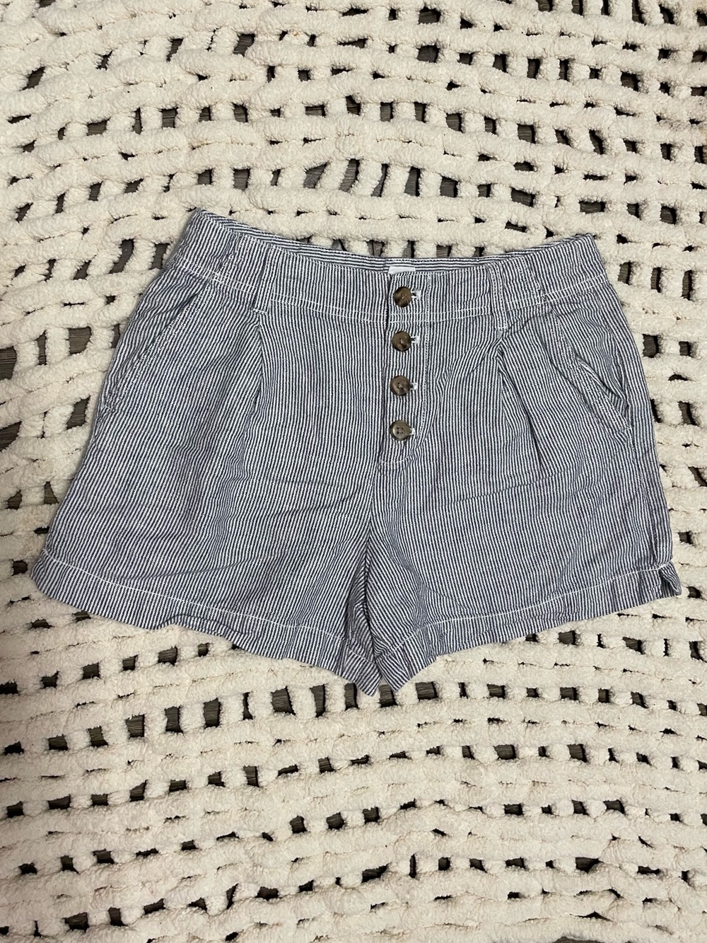 Gap pinstripe shorts size 6 full button navy blue white bottoms sailor comfort